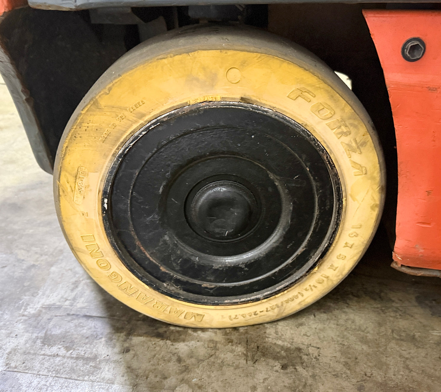 Toyota Forklift For Sale Electric Forklift 2015 Toyota Model 8FBCU25 and 2017 Tested Battery 4,400 LB Capacity 189" Height Stock # 0271