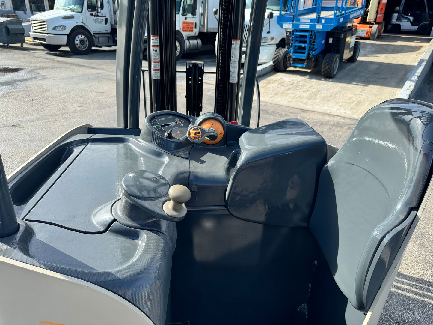 Forklift For Sale Electric Forklift 2014 Crown RC5500 Narrow Aisle 2021 Tested Battery Height Stock # 9174