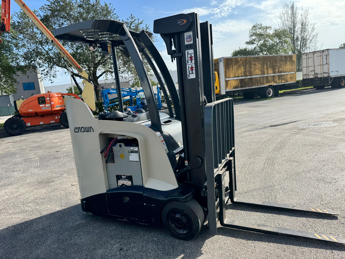 Forklift For Sale Electric Forklift 2014 Crown RC5500 Narrow Aisle 2021 Tested Battery Height Stock # 9174