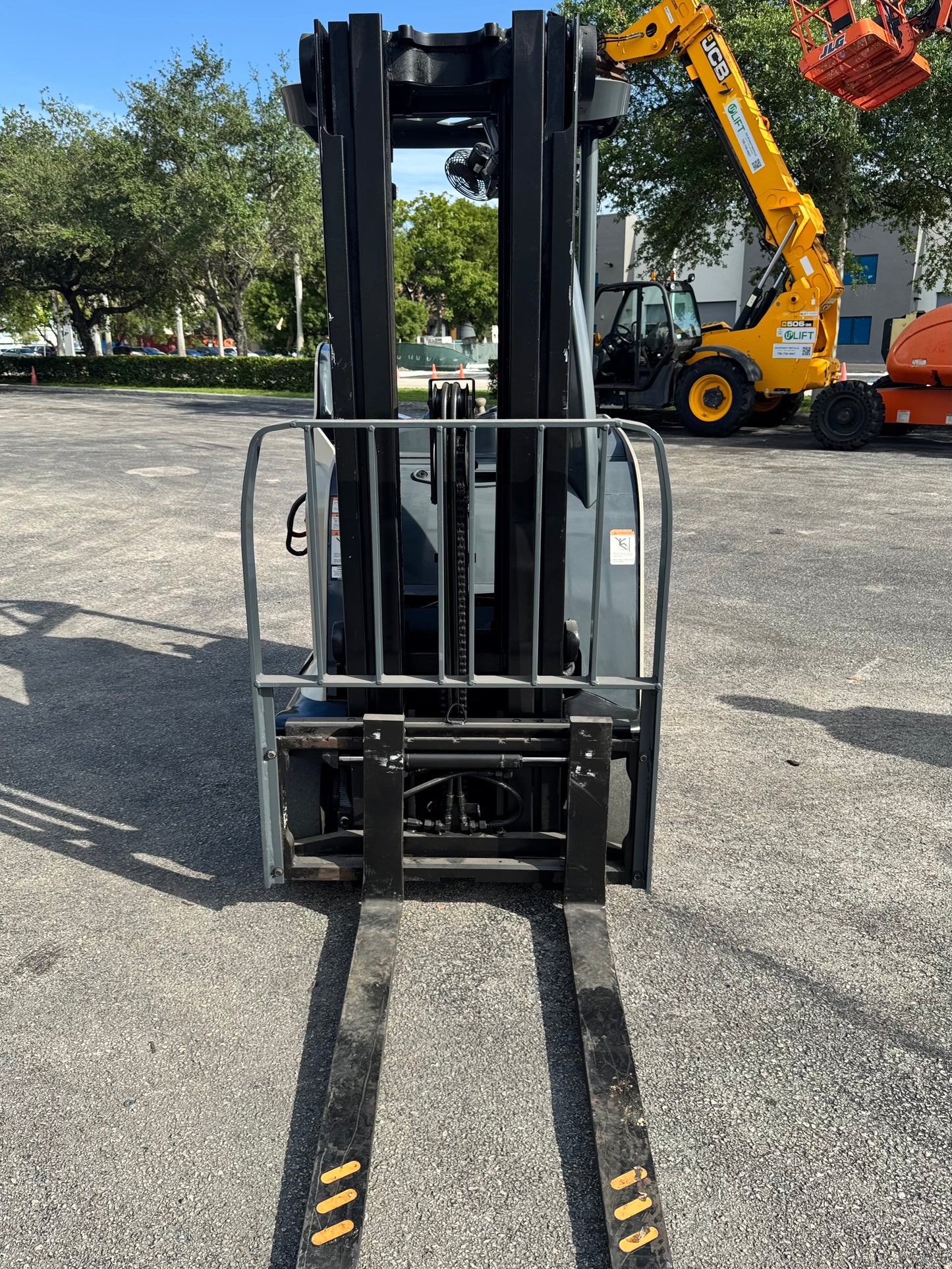 Forklift For Sale Electric Forklift 2014 Crown RC5500 Narrow Aisle 2021 Tested Battery Height Stock # 9174