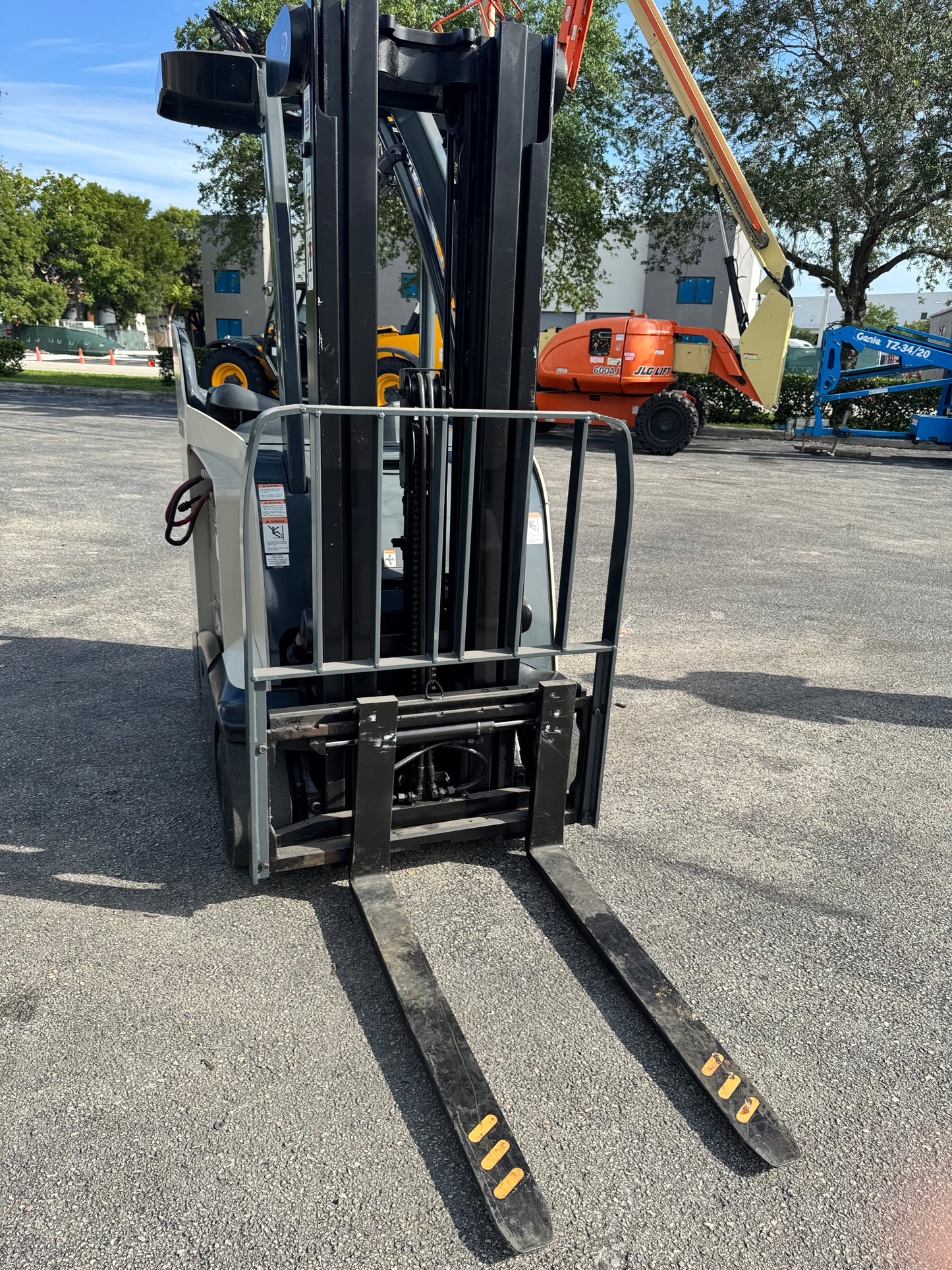 Forklift For Sale Electric Forklift 2014 Crown RC5500 Narrow Aisle 2021 Tested Battery Height Stock # 9174