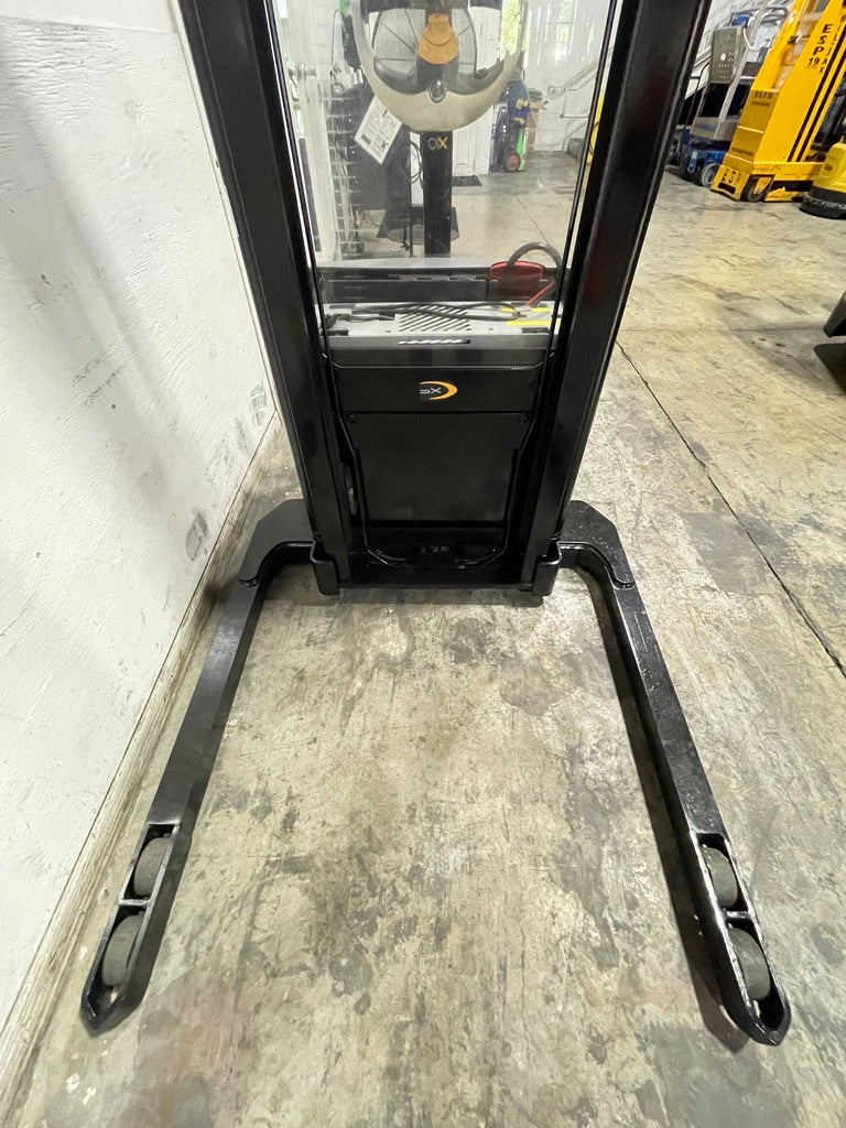 Pallet Stacker For Sale 2018 Crown SX3000-40  Walkie Stacker  w/ New Battery 4,000 LB Capacity Height  83"/129" Stock # 2618