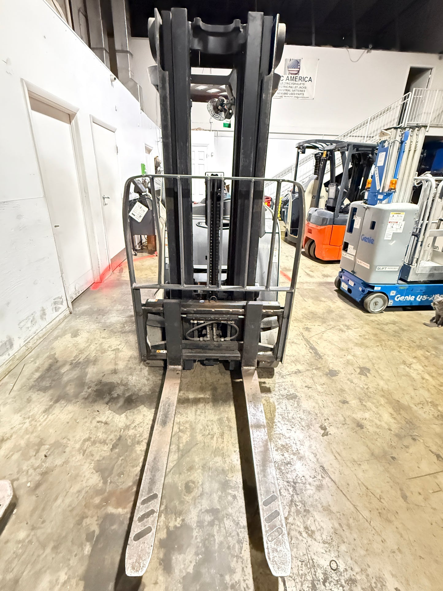 As-Is Used Crown RC5500 Electric Stand Up Forklift Side Shift and Tilt, Capacity  3,000 Lbs, Height 190" # 7019