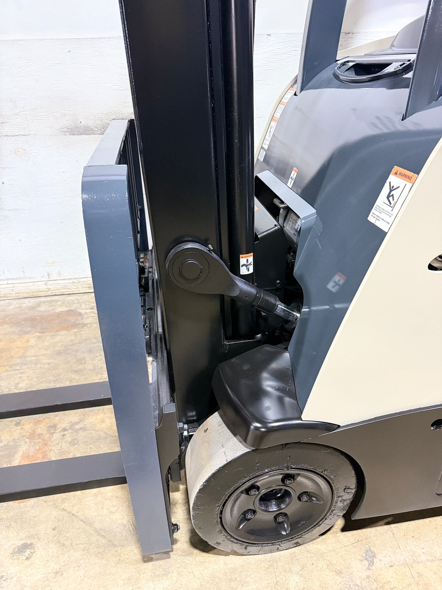 Forklift For Sale Electric Forklift 2019 Crown RC5500 Narrow Aisle 2023 Enersys Non Spillable Tested Battery Stock # 3593