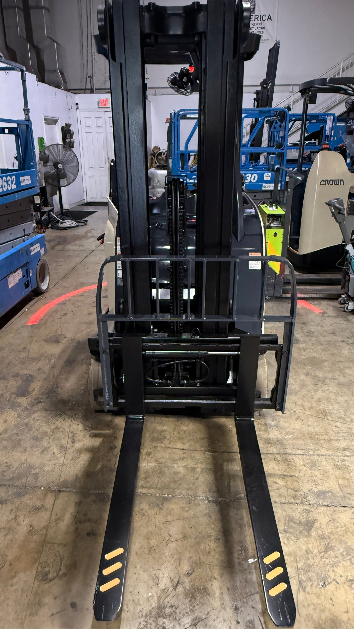 Forklift For Sale Electric Forklift 2014 Crown RC5500 Narrow Aisle 2026 Battery Height  Stock # 7741