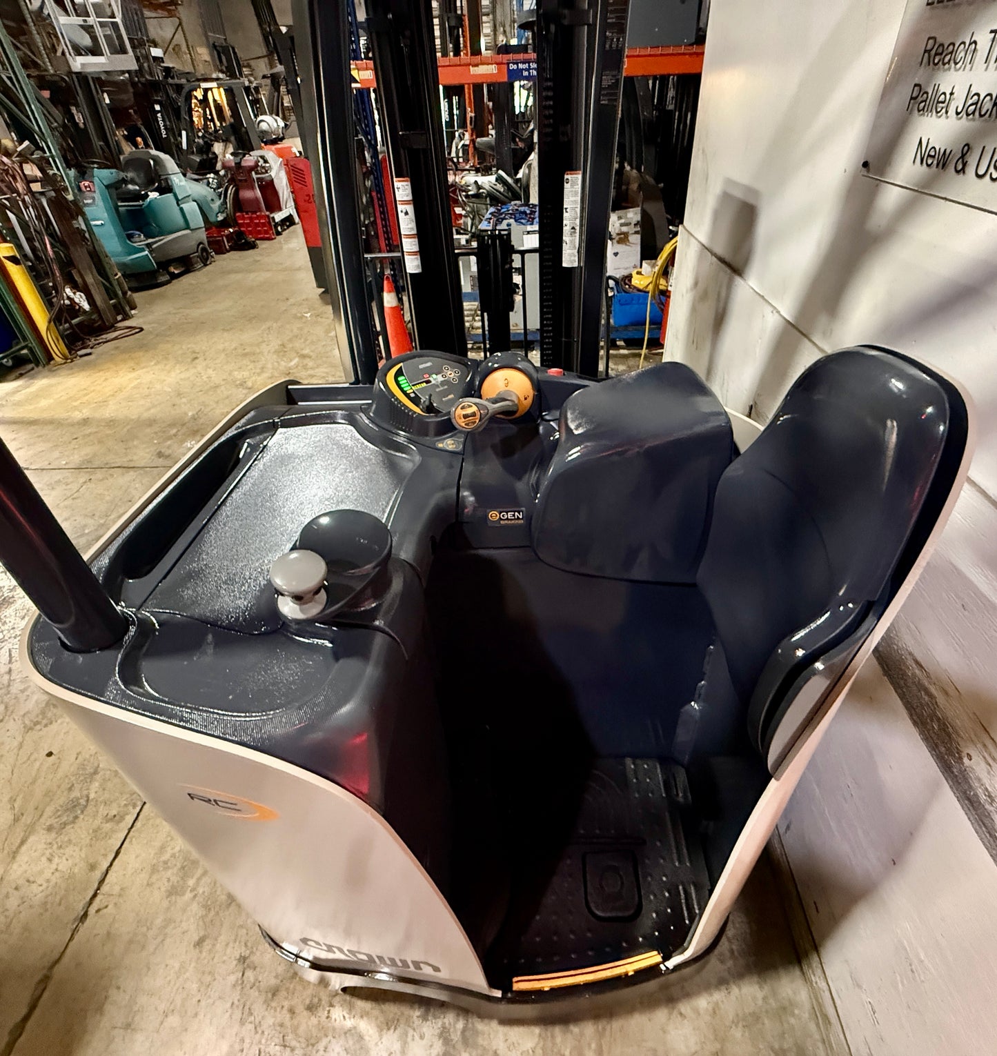 Forklift For Sale Electric Forklift 2022 Crown RC5735-30 Narrow Aisle 2025 Stryten M-Series AGM Battery Height  Stock # 5729
