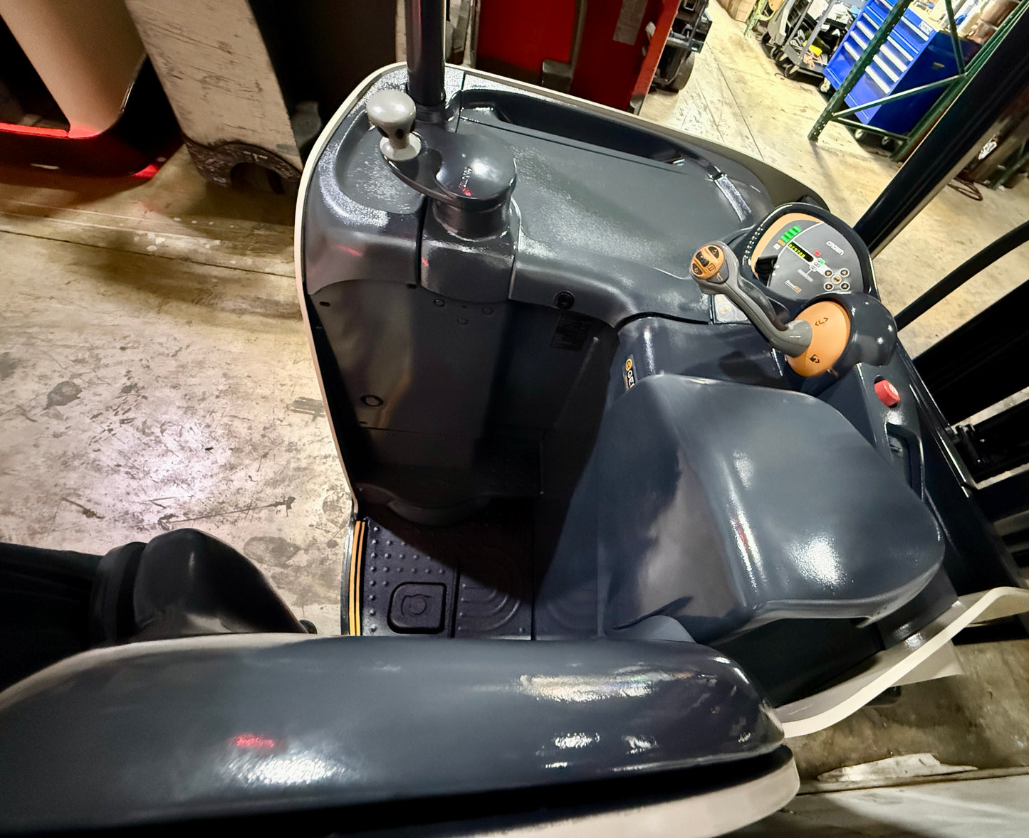 Forklift For Sale Electric Forklift 2022 Crown RC5735-30 Narrow Aisle 2025 Stryten M-Series AGM Battery Height  Stock # 5729