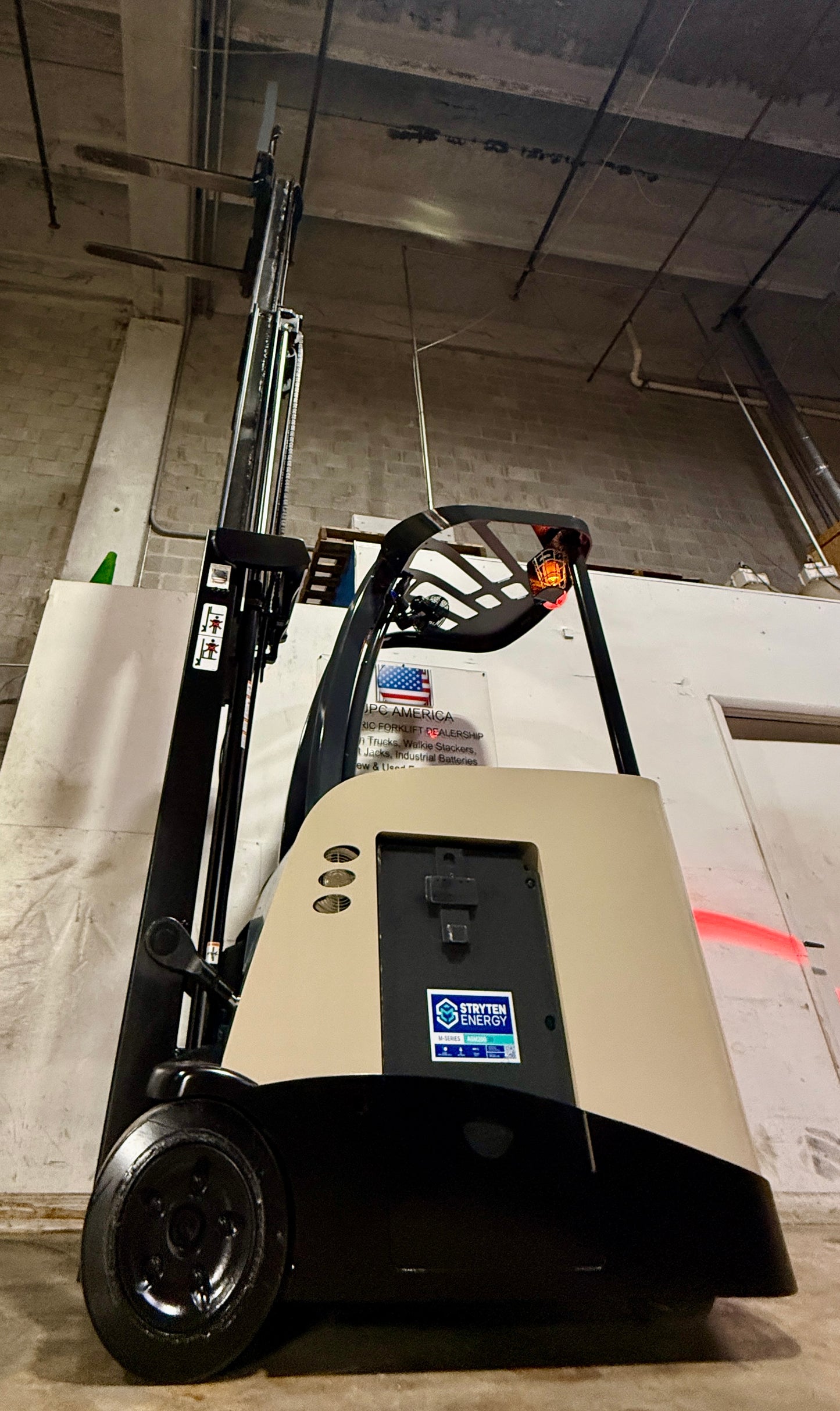 Forklift For Sale Electric Forklift 2022 Crown RC5735-30 Narrow Aisle 2025 Stryten M-Series AGM Battery Height  Stock # 5729