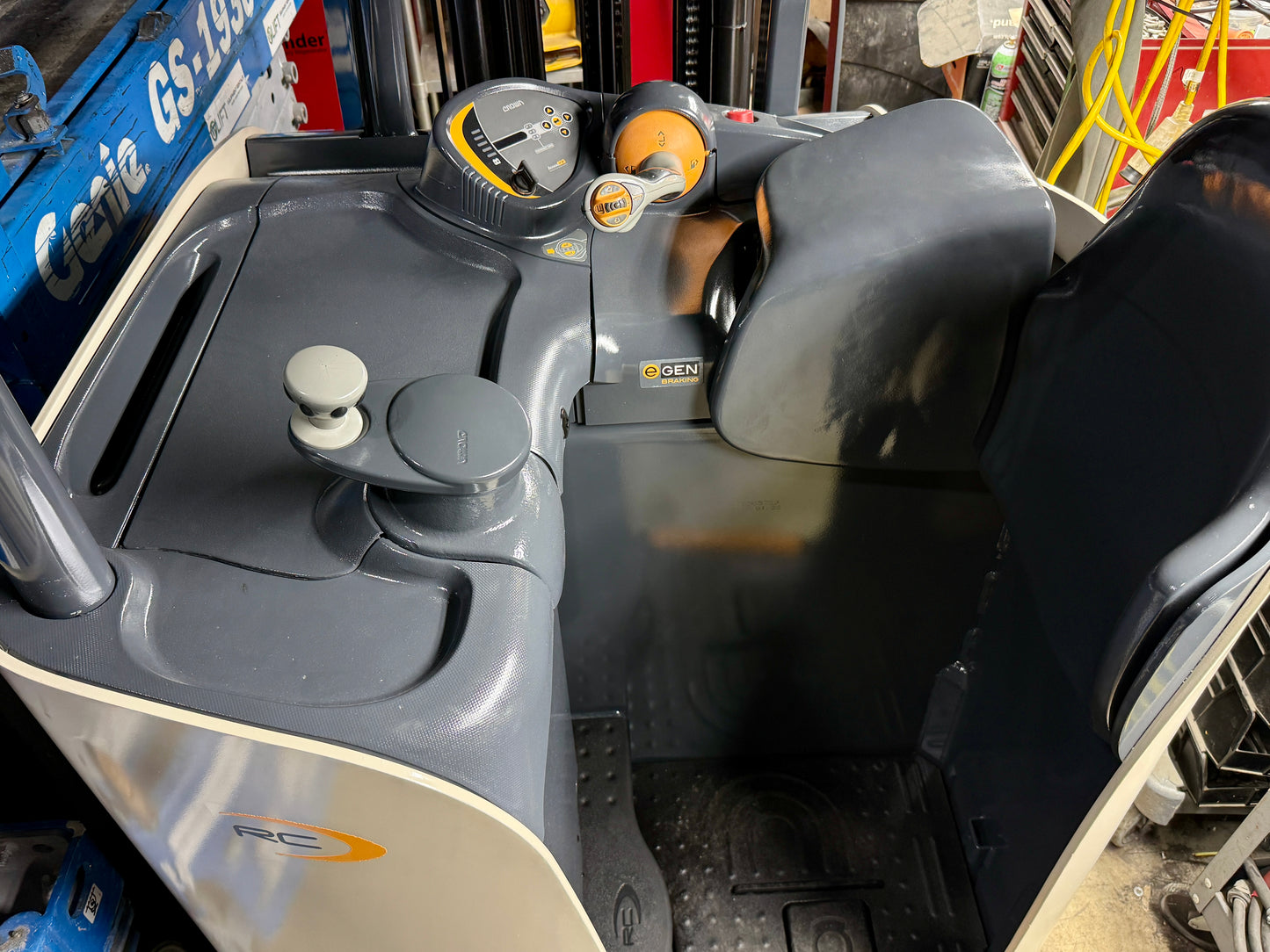 Forklift For Sale Electric Forklift 2022 Crown RC5735-30 Narrow Aisle 2025 Stryten M-Series AGM Battery Height  Stock # 5729