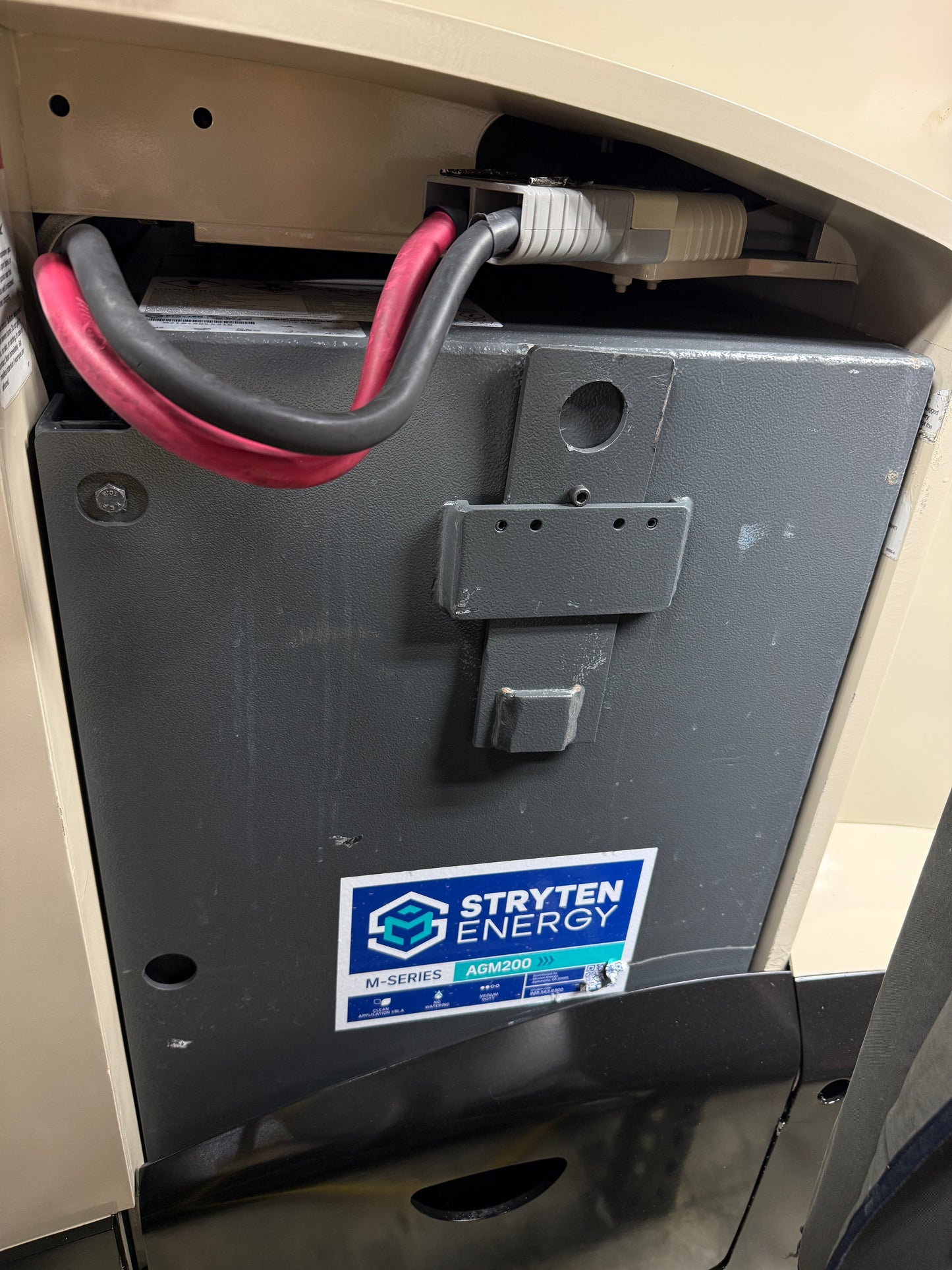 Forklift For Sale Electric Forklift 2022 Crown RC5735-30 Narrow Aisle 2025 Stryten M-Series AGM Battery Height  Stock # 5729