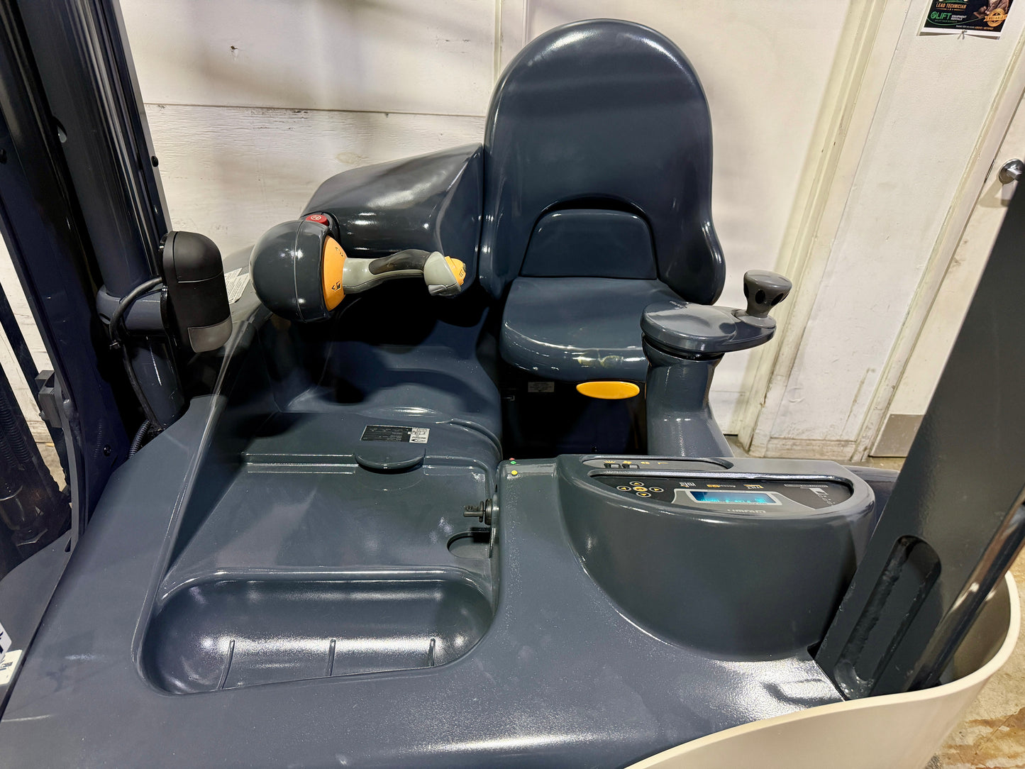 Forklift Reach Truck For Sale Electric 2020 Crown RM6095S-45 Narrow Aisle (119" / 270" Height Tested Battery Stock # 1305