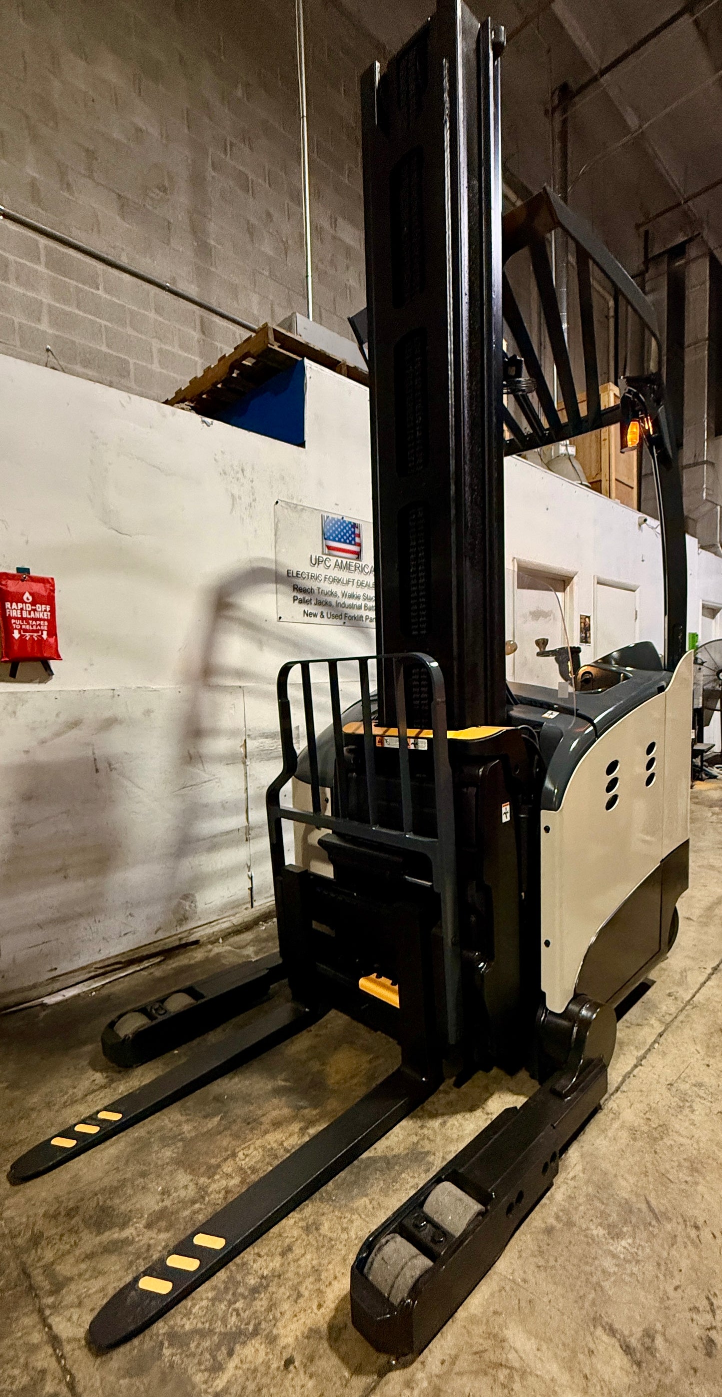 Forklift Reach Truck For Sale Electric 2020 Crown RM6095S-45 Narrow Aisle (119" / 270" Height Tested Battery Stock # 1305