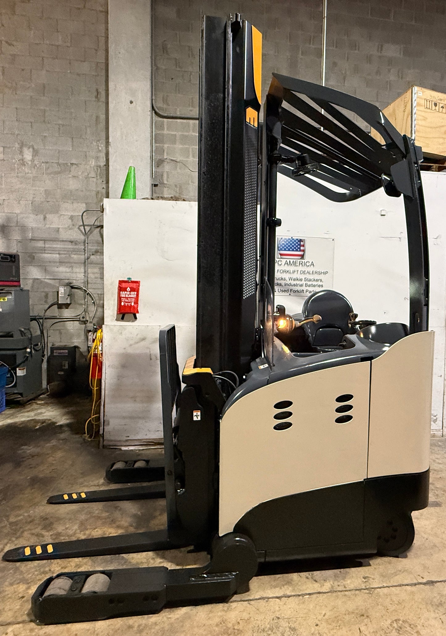 Forklift Reach Truck For Sale Electric 2020 Crown RM6095S-45 Narrow Aisle (119" / 270" Height Tested Battery Stock # 1305