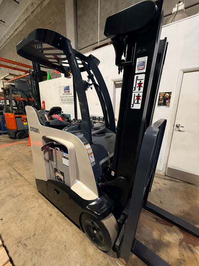 Forklift For Sale Electric Forklift 2016 Crown RC5535-30 Narrow Aisle 2024 Enersys Ironclad Battery Stock # 7812