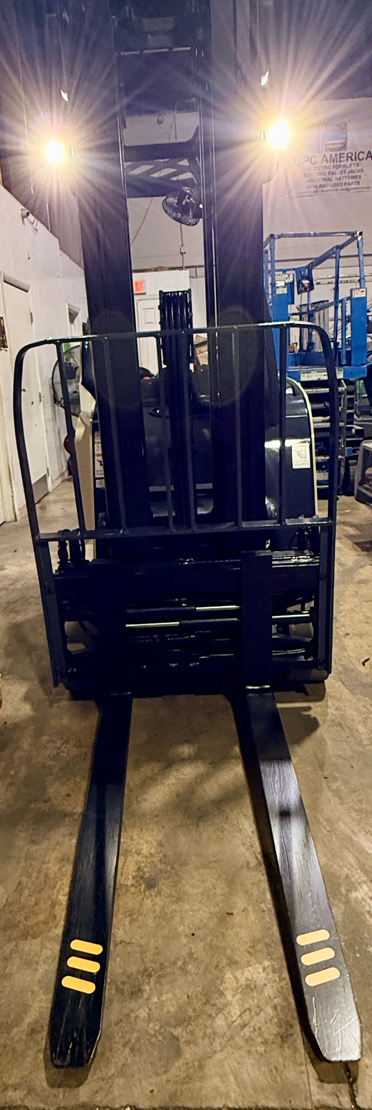 Forklift For Sale Electric Forklift 2019 Crown RC5500 Narrow Aisle 2019 Crown 18-125-17 Battery 90"/208" Height Stock # 0795
