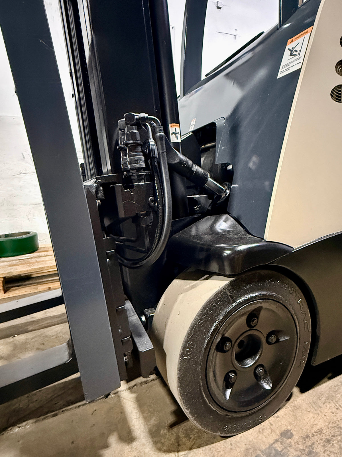 Forklift For Sale Electric Forklift 2019 Crown RC5500 Narrow Aisle 2019 Crown 18-125-17 Battery 90"/208" Height Stock # 0795