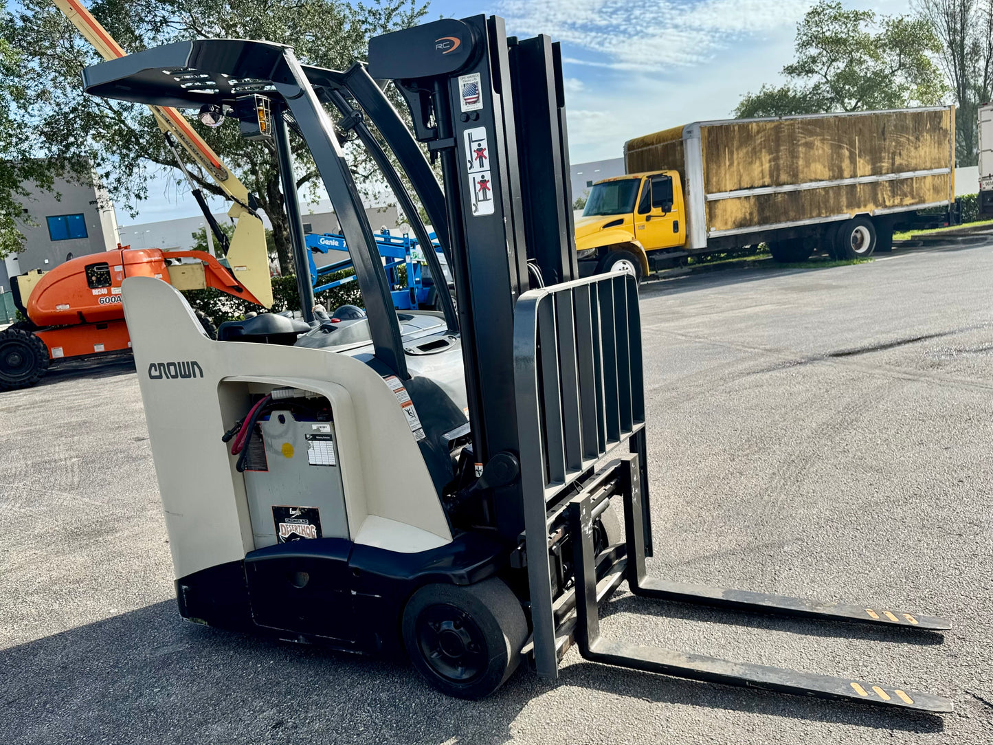 Forklift For Sale Electric Forklift 2014 Crown RC5500 Narrow Aisle 2021 Tested Battery Height  Stock # 9174