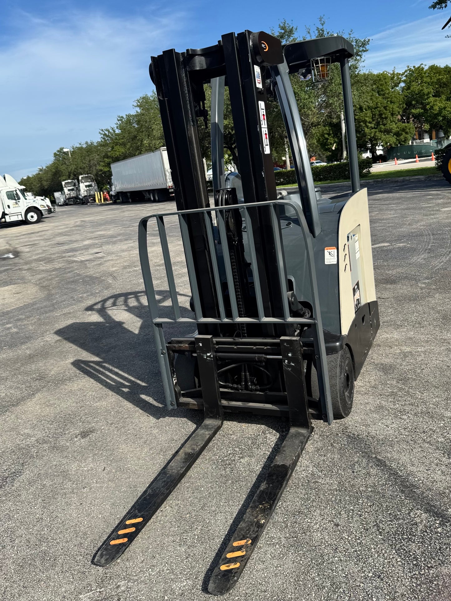 Forklift For Sale Electric Forklift 2014 Crown RC5500 Narrow Aisle 2021 Tested Battery Height  Stock # 9174